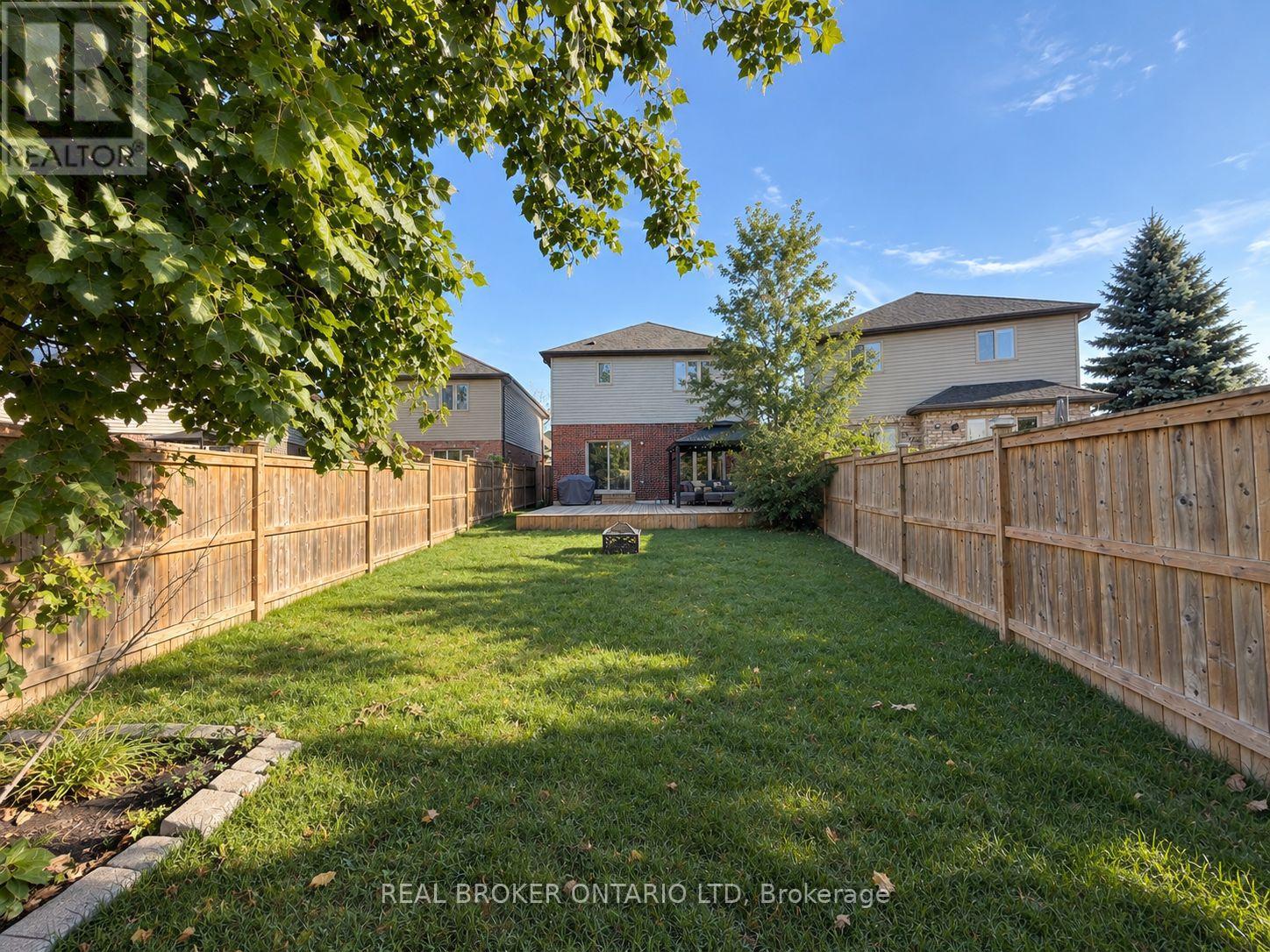 22 QUEENSWAY DRIVE - 21