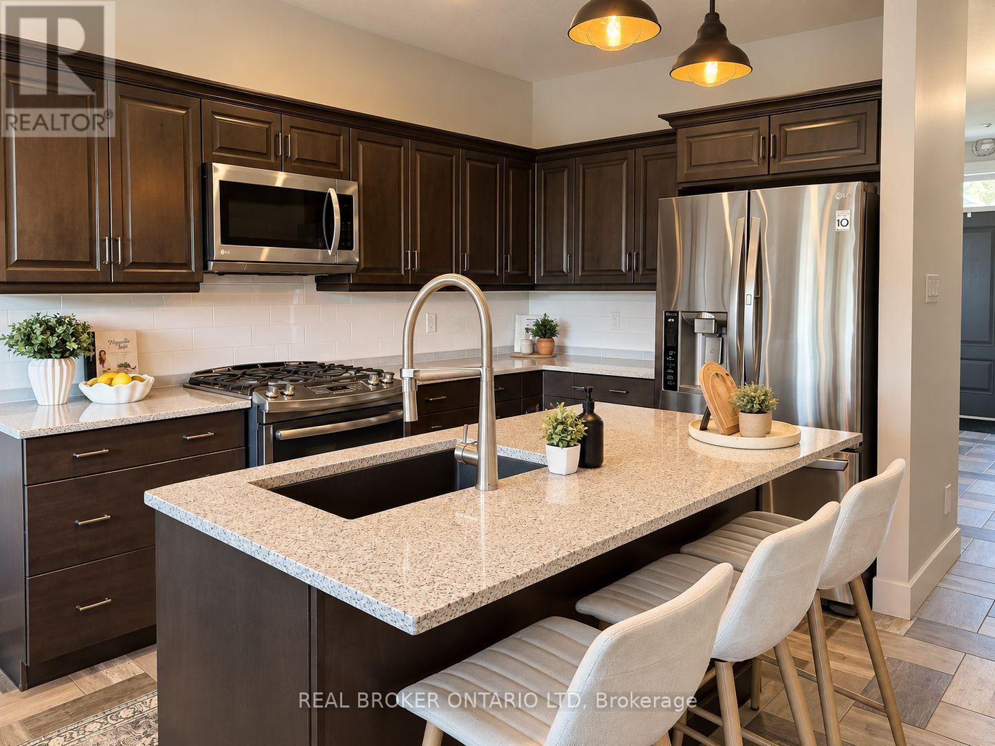 22 QUEENSWAY DRIVE, Strathroy-Caradoc (SE) — photo 6