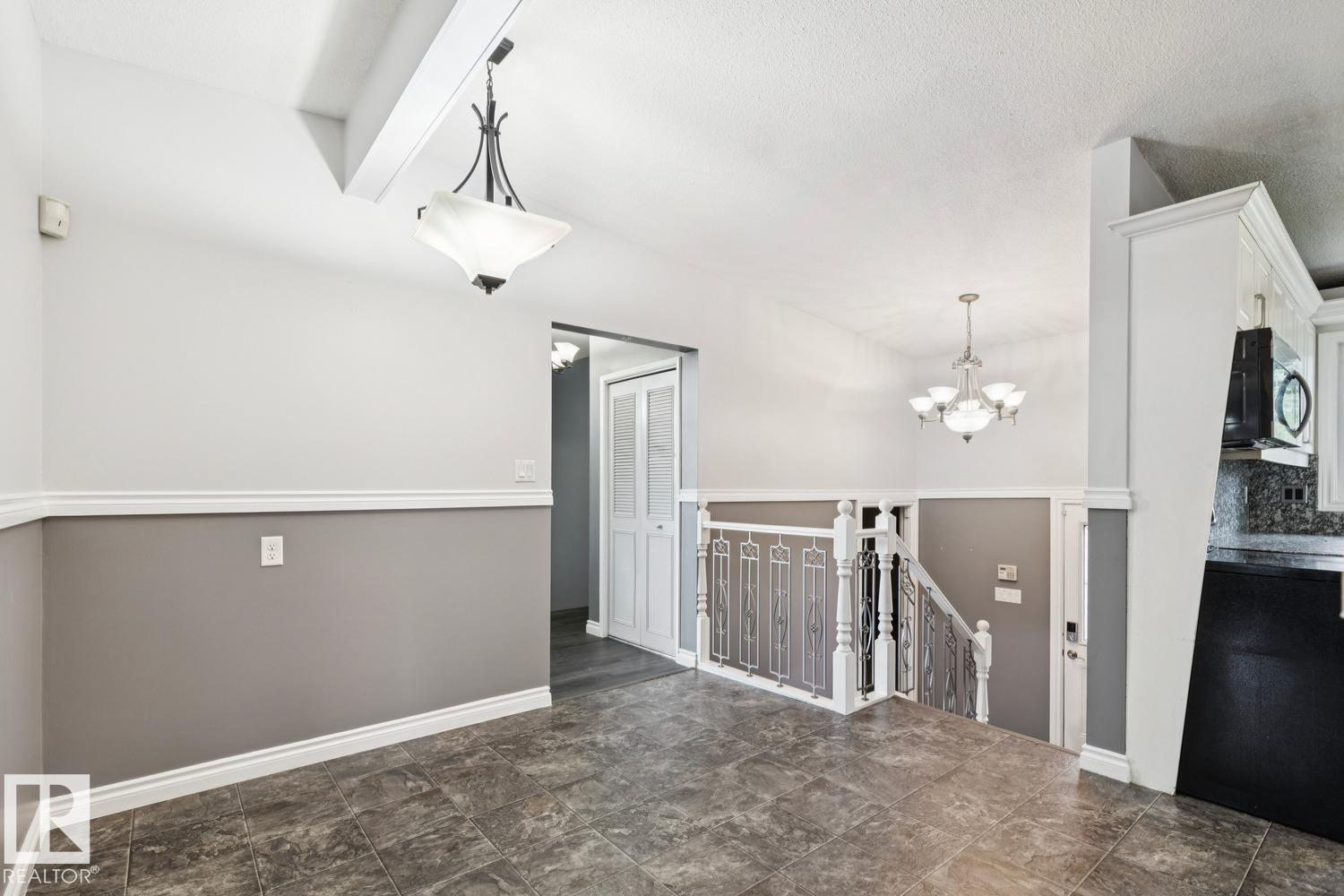 9312 151 AV NW - 11