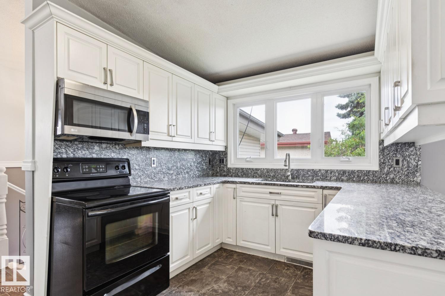 9312 151 AV NW - 15