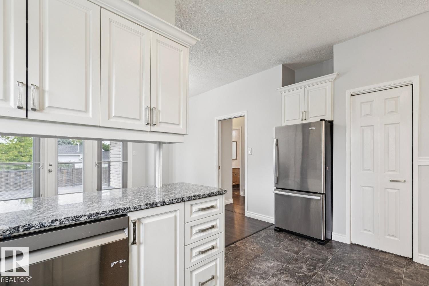 9312 151 AV NW - 16