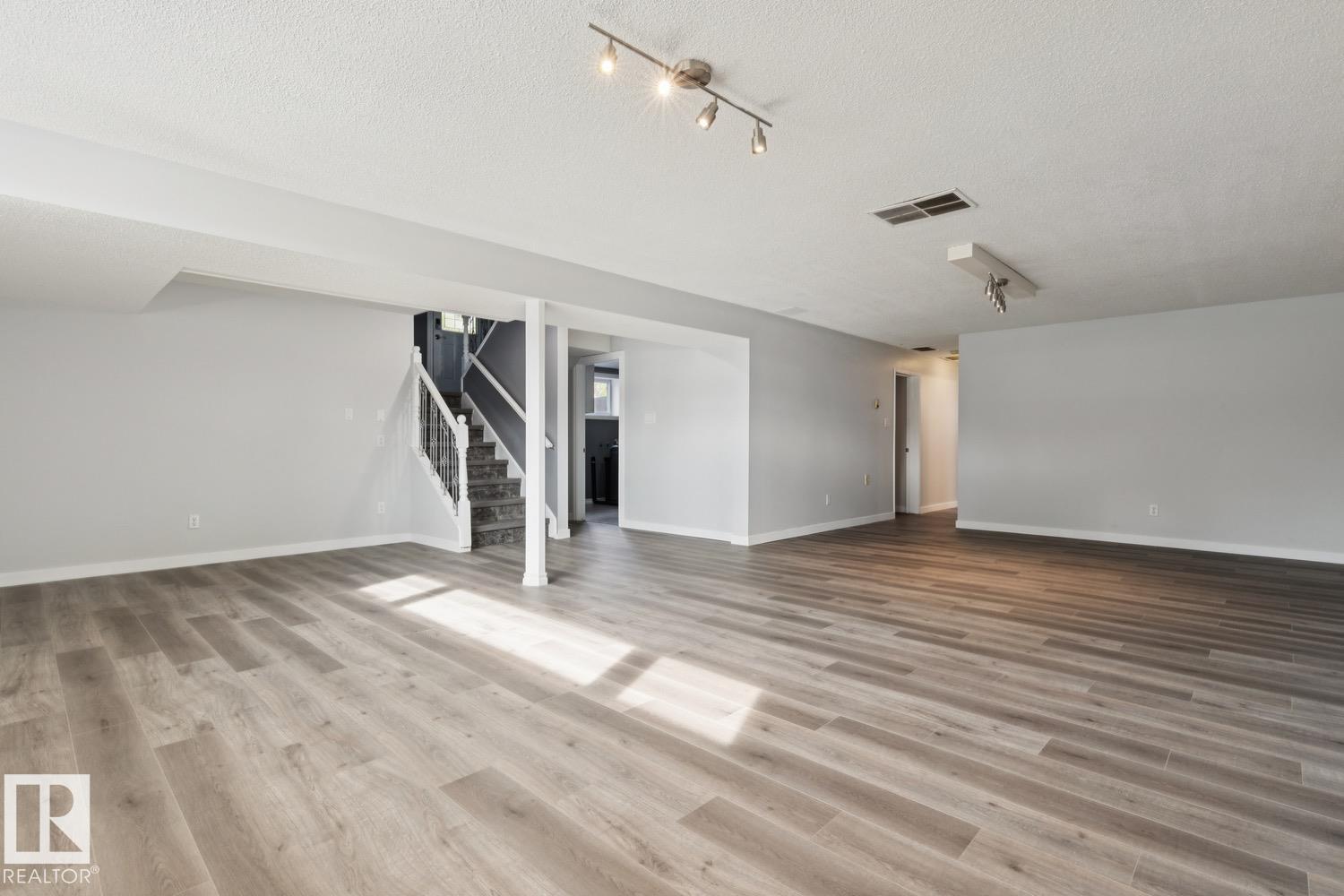 9312 151 AV NW - 29