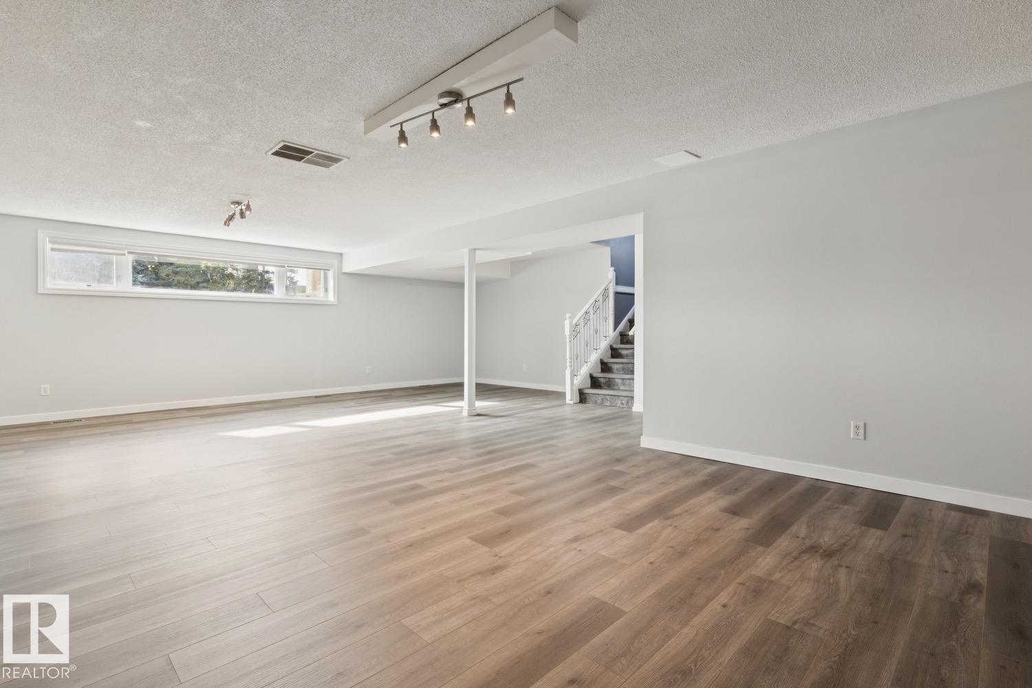 9312 151 AV NW - 30