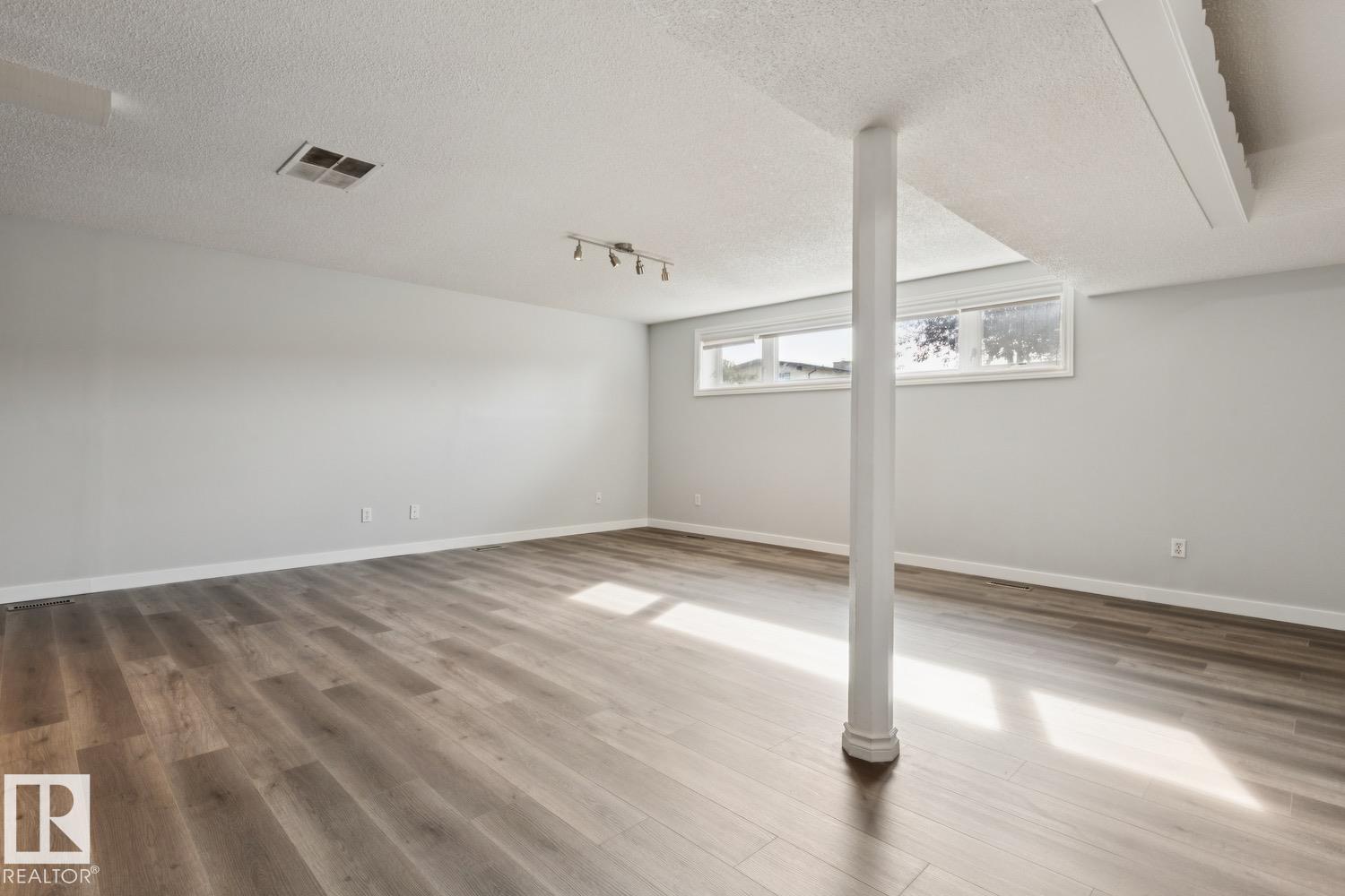 9312 151 AV NW - 31