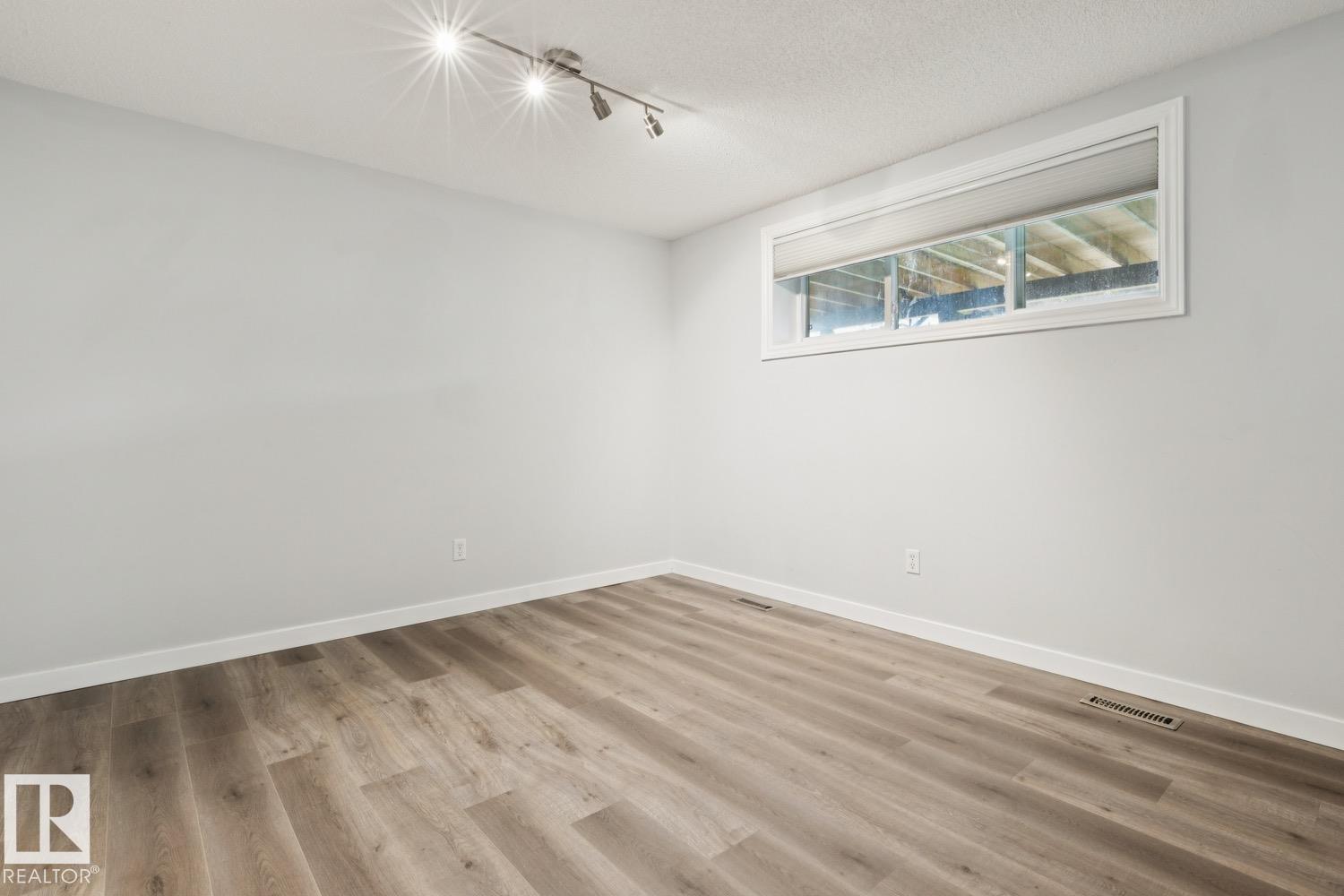 9312 151 AV NW - 34