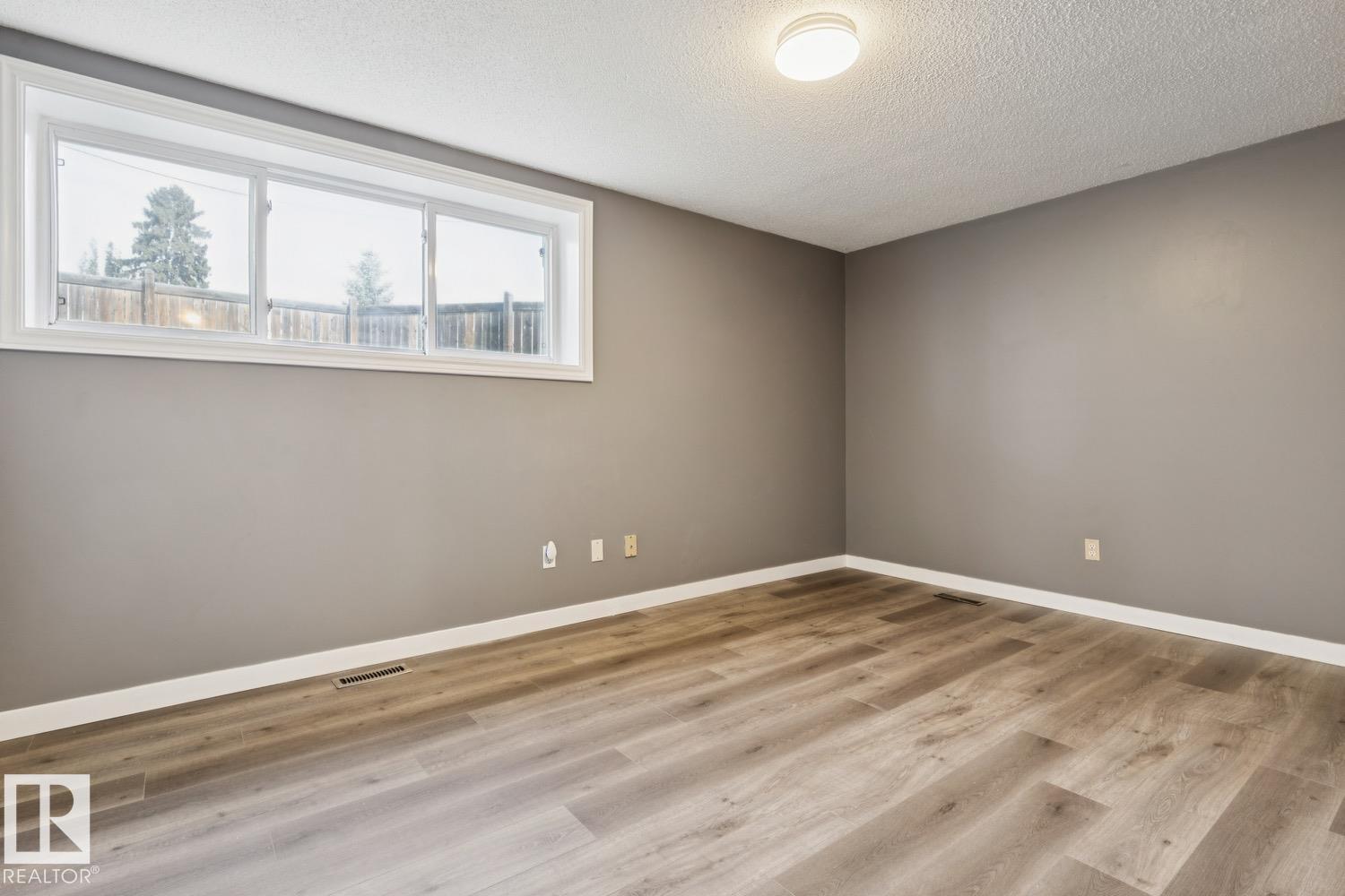 9312 151 AV NW - 37