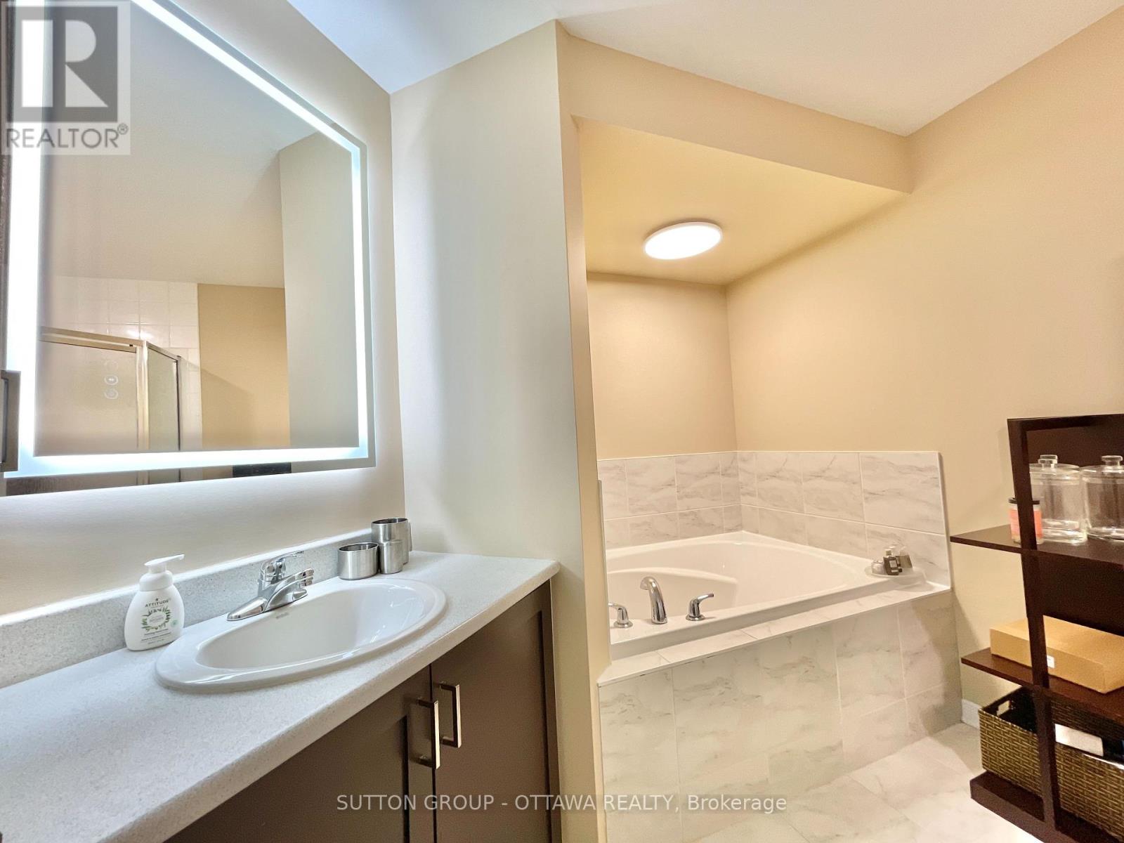 2 Bed, 2 Bath House for Sale in Ottawa – 18 – 123 CORINTH PRIVATE, Ottawa – MLS# X13814630 - Image 13