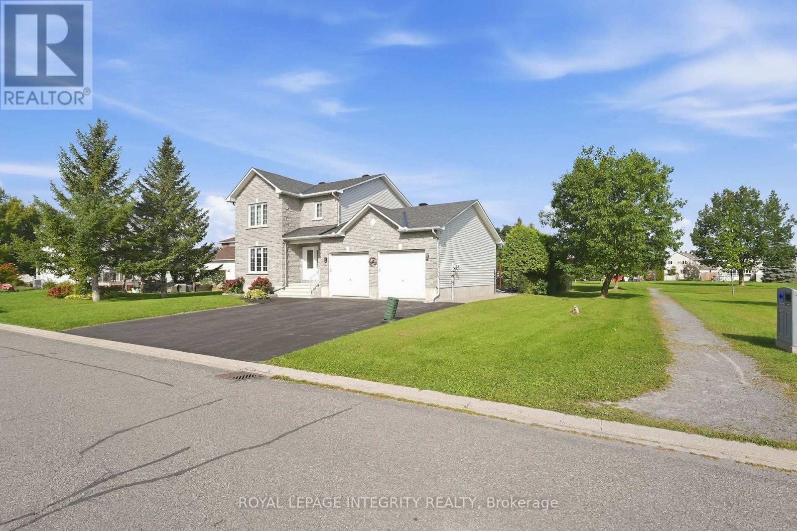 36 FRONTENAC BOULEVARD - Image 33