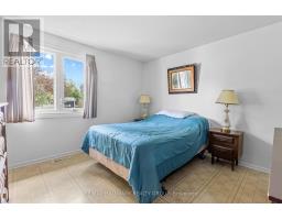 2376 Blackstone Crescent, Ottawa, ON K1B4H2 Photo 18