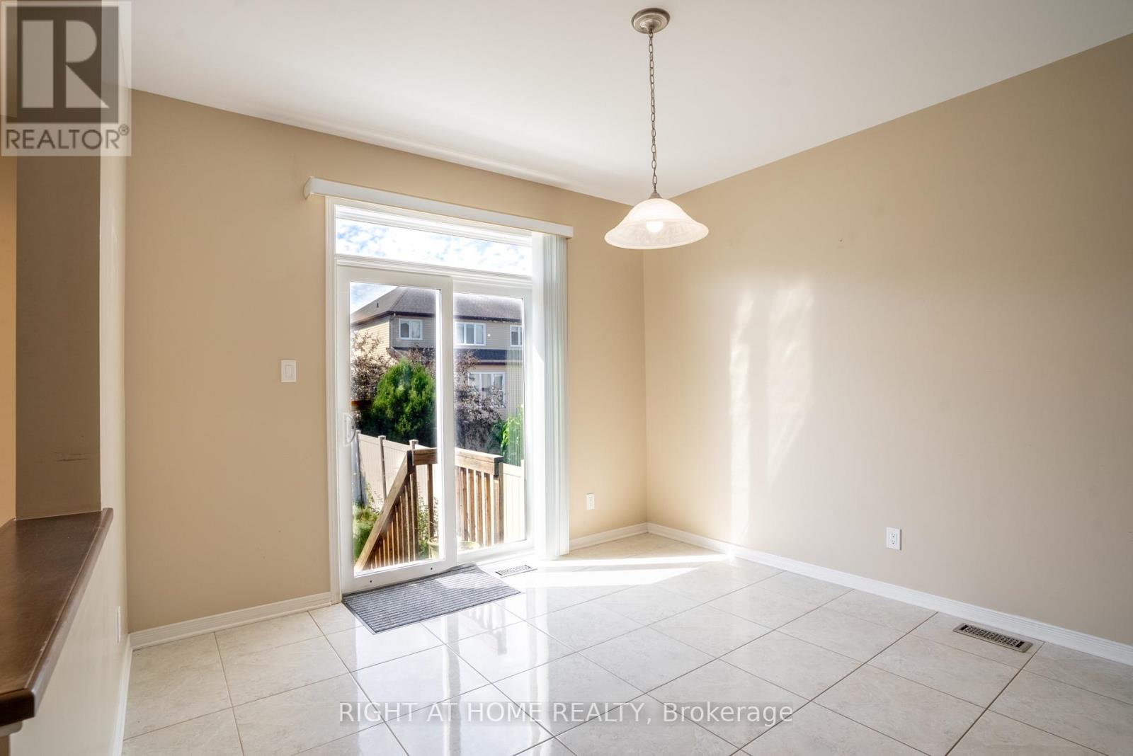 310 KIPPEN PLACE, Ottawa — photo 11