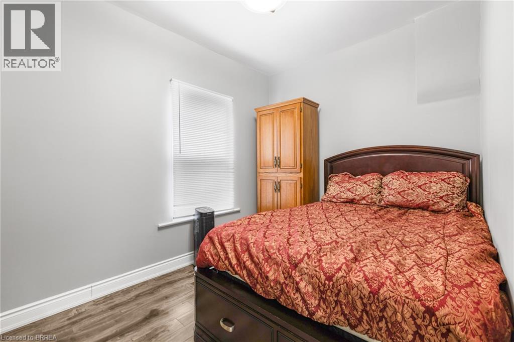 104 MARY Street, Brantford — photo 7