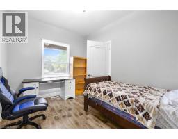 Eat in kitchen - 104 Mary Street, Brantford, ON N3S3B7 Photo 9