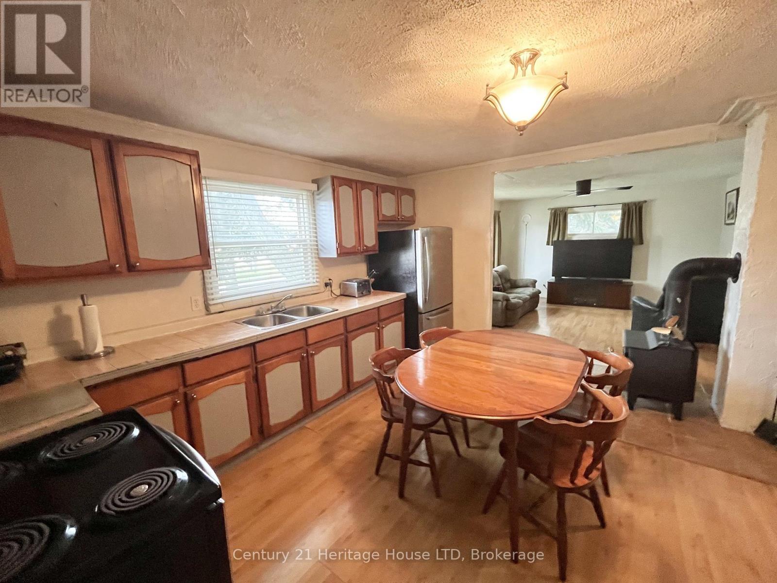 60 WATKINS STREET, St. Catharines (Port Weller) — photo 6