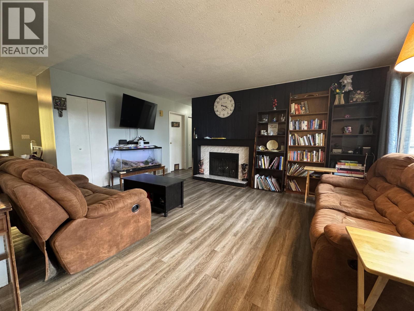 527 CENTENNIAL DRIVE - Image 10