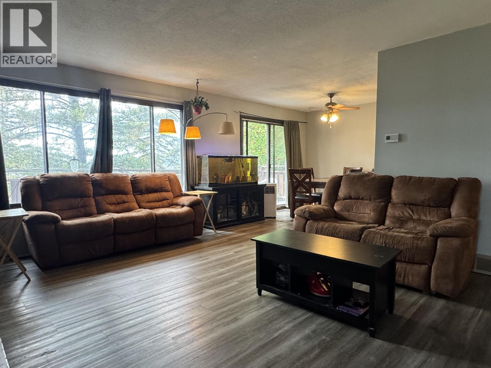 527 CENTENNIAL DRIVE - Image 11