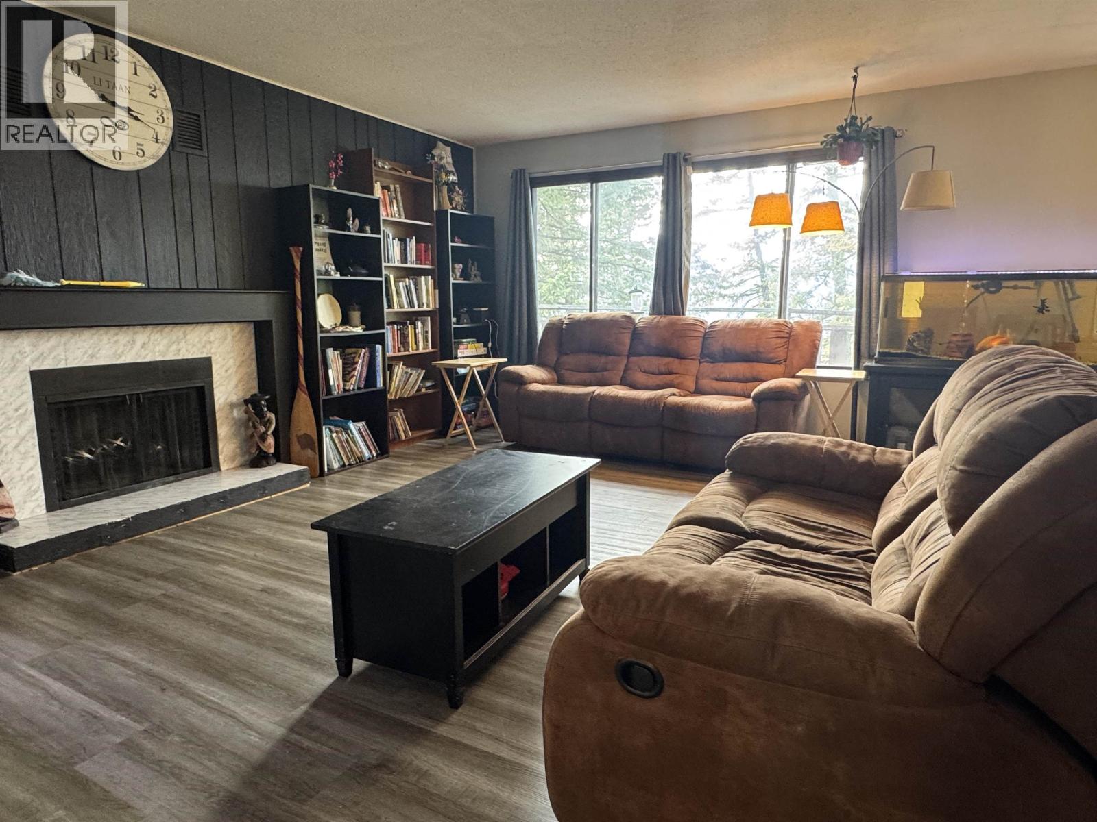 527 CENTENNIAL DRIVE - Image 12