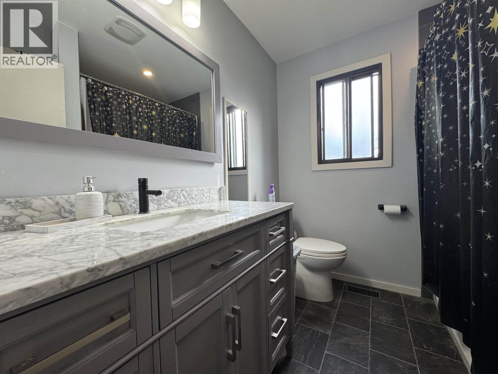 527 CENTENNIAL DRIVE - Image 13