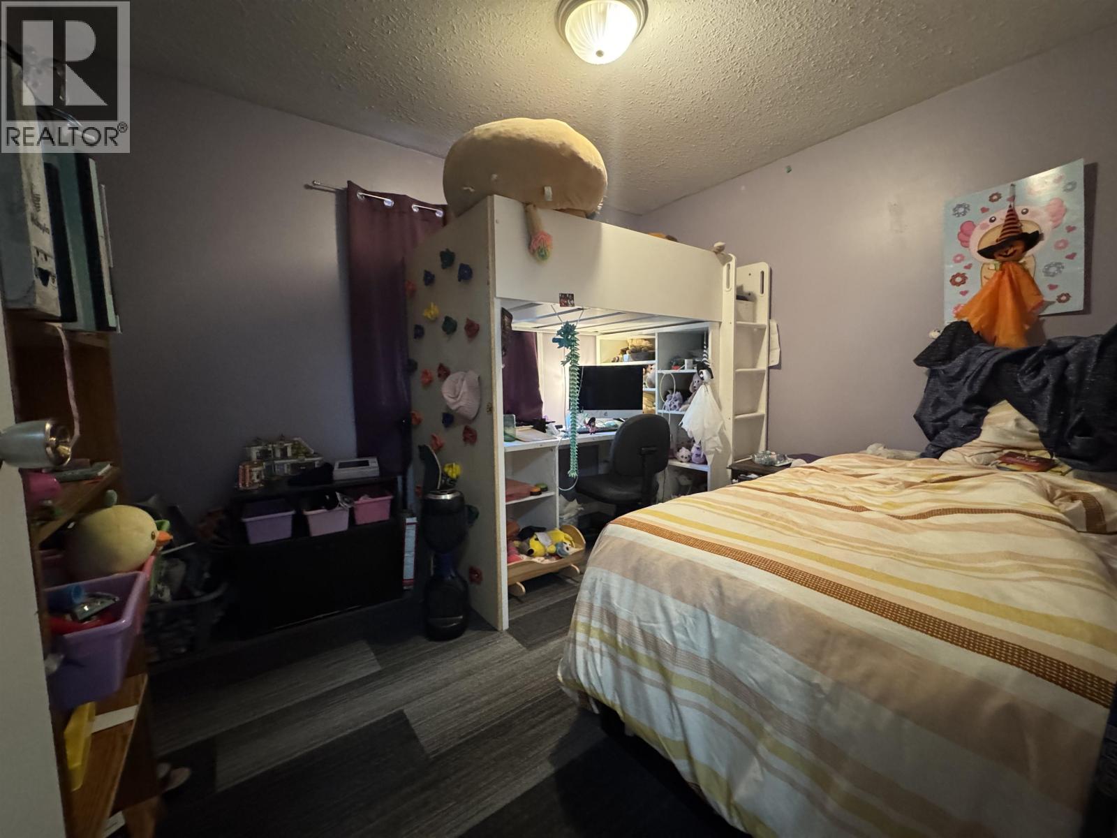 527 CENTENNIAL DRIVE - Image 16