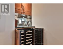1101 - 61 St Clair Avenue W, Toronto, ON M4V2Y8 Photo 15
