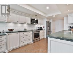 1101 - 61 St Clair Avenue W, Toronto, ON M4V2Y8 Photo 19