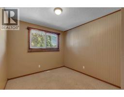 335 Queensland Drive Se, Calgary, AB T2J3R6 Photo 18