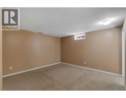 335 Queensland Drive Se, Calgary, AB T2J3R6 Photo 26
