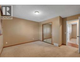 335 Queensland Drive Se, Calgary, AB T2J3R6 Photo 14
