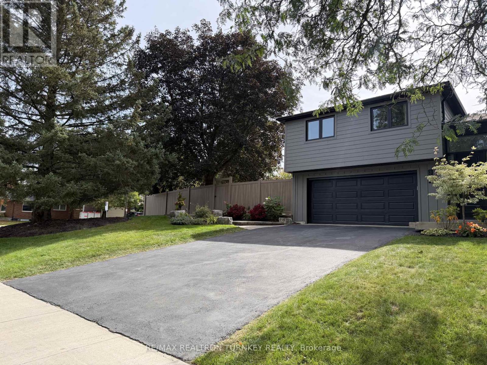 LOWER - 310 QUEEN STREET, Newmarket (Central Newmarket) — photo 2