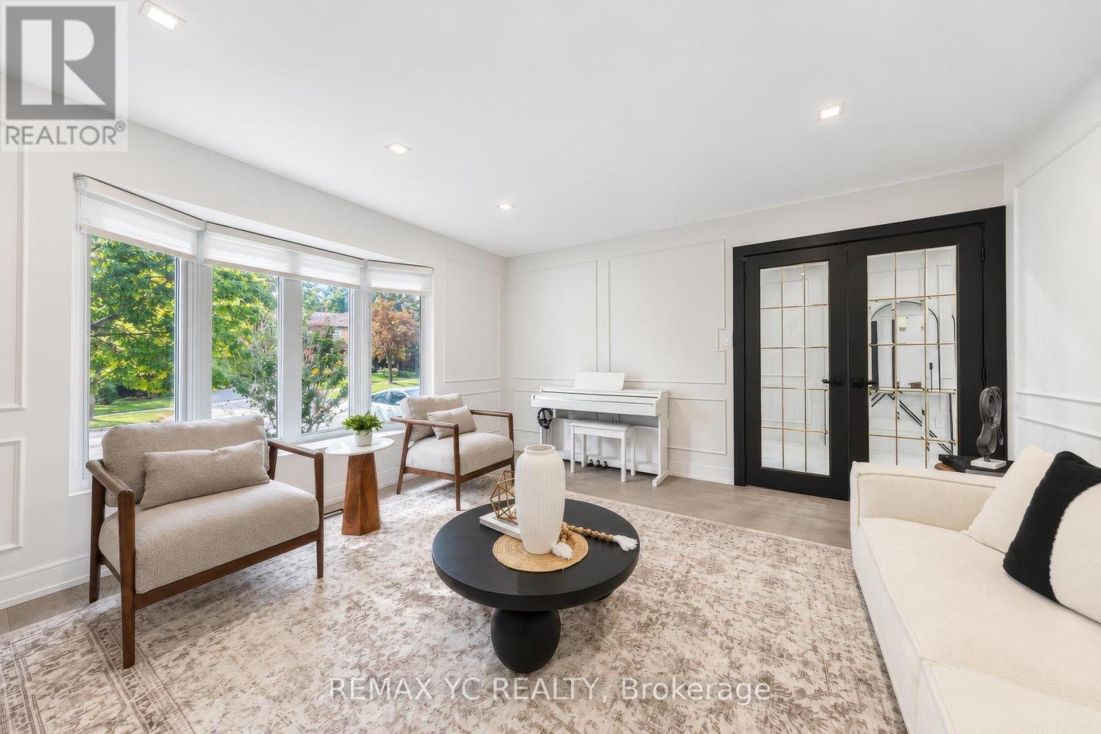 4 SIMMONS CRESCENT, Aurora (Aurora Highlands)