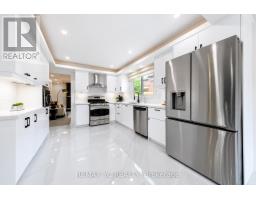 4 Simmons Crescent, Aurora, ON L4G6B4 Photo 12