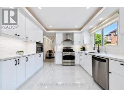 4 Simmons Crescent, Aurora, ON L4G6B4 Photo 13