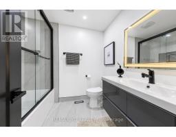 4 Simmons Crescent, Aurora, ON L4G6B4 Photo 25