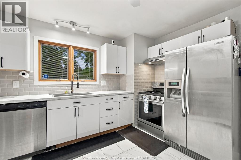2547 RIVARD AVENUE - 13
