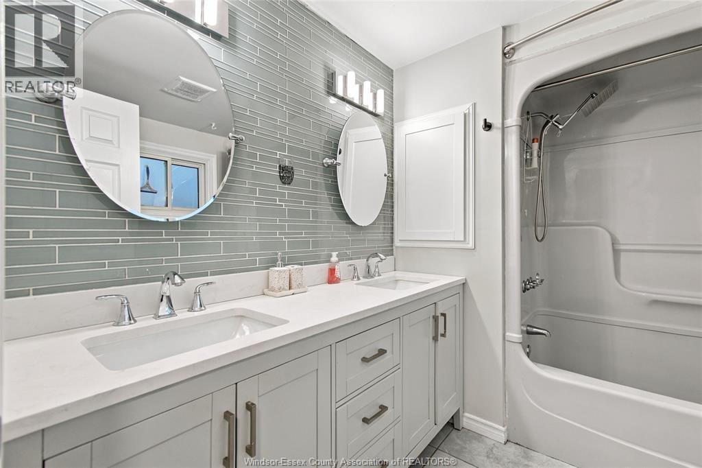 2547 RIVARD AVENUE - 16