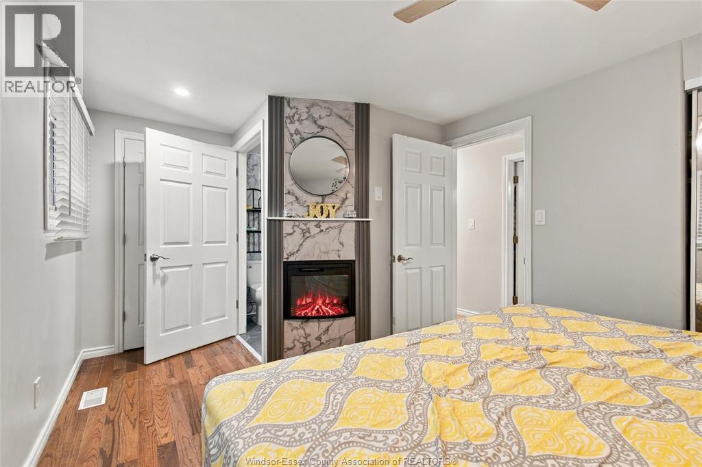 2547 RIVARD AVENUE - 19