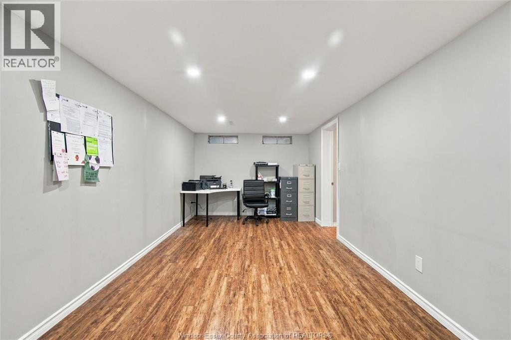 2547 RIVARD AVENUE - 26