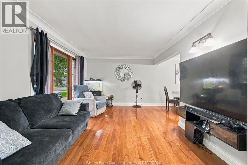 2547 RIVARD AVENUE - 7