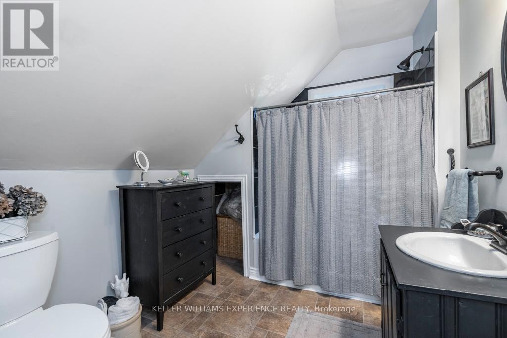 639 DOMINION AVENUE - 18