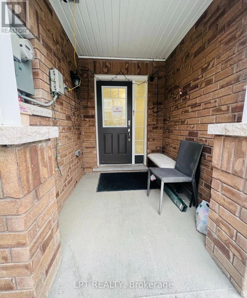 104 BANNISTER CRESCENT, Brampton (Northwest Brampton) — photo 2