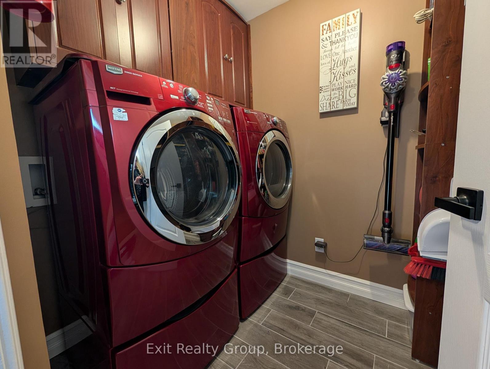 120 PROSPECT HILL - Image 22
