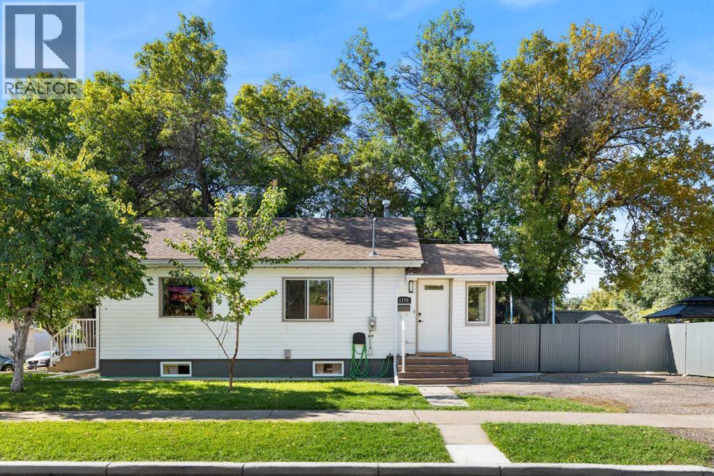 1178 Queen Street SE, Medicine Hat, Alberta, T1A1B4