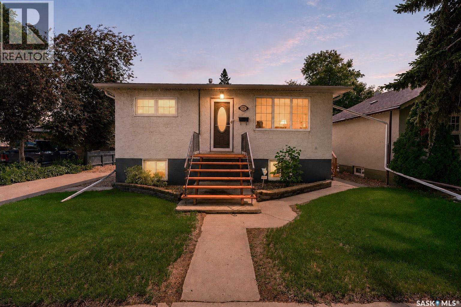 1225 Grafton AVENUE, Moose Jaw — photo 2