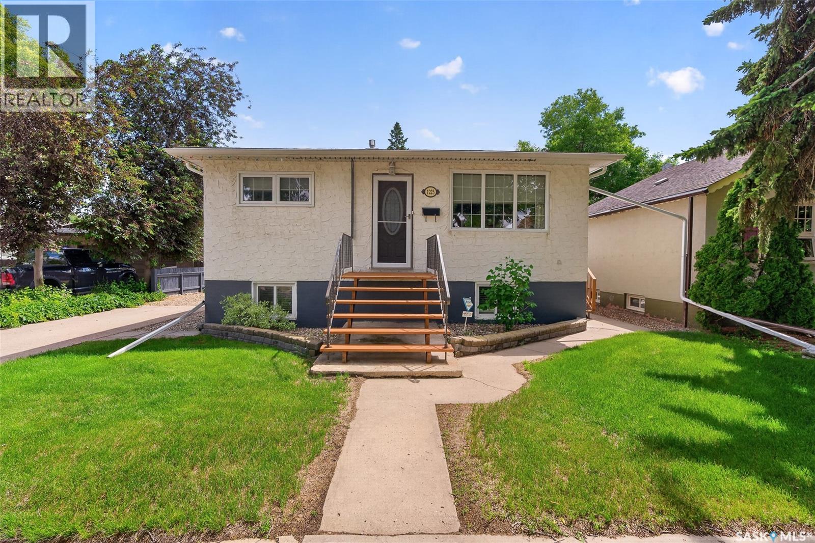 1225 Grafton AVENUE - 76