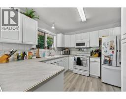 Living room - 1641 17 Street Se, Salmon Arm, BC V1E2M6 Photo 6