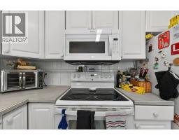 Dining nook - 1641 17 Street Se, Salmon Arm, BC V1E2M6 Photo 9