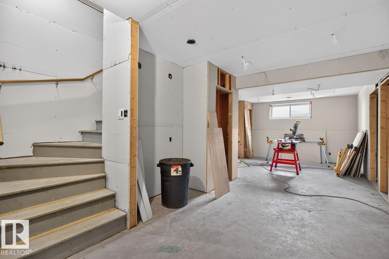 84 ALDRIDGE CR - Image 42