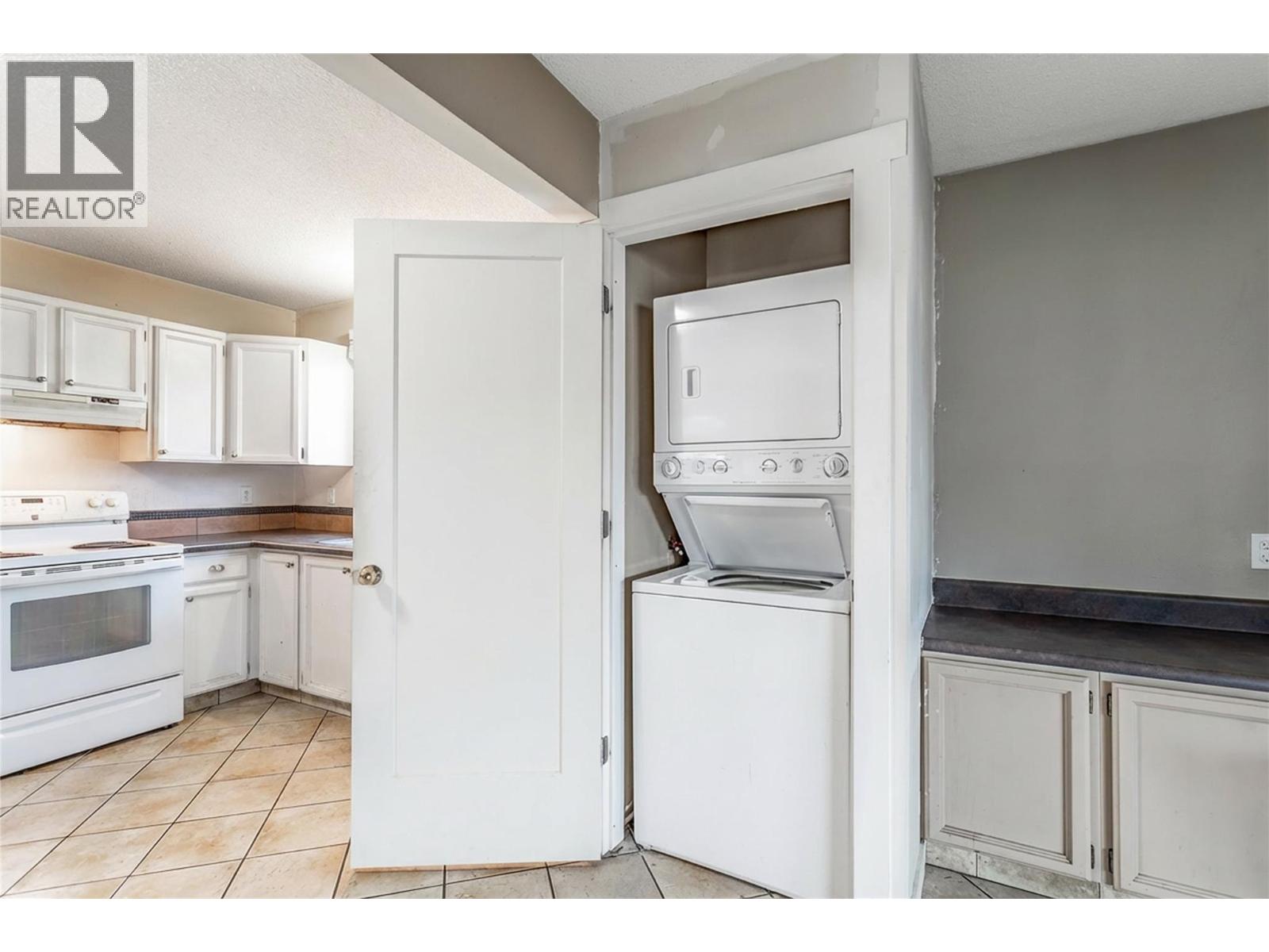 758 Josselyn Court, Kelowna