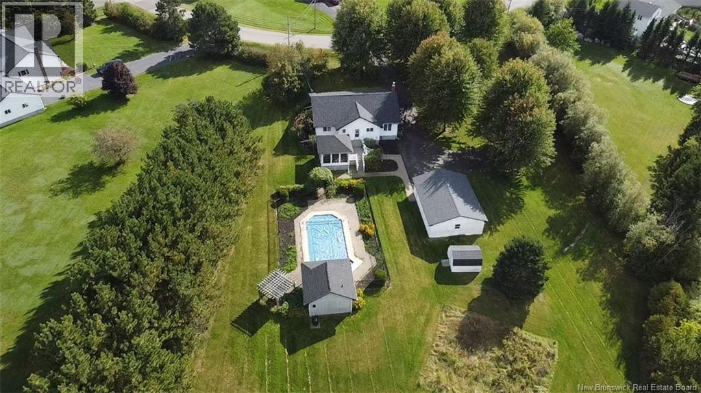 12 Meredith Drive - Image 48