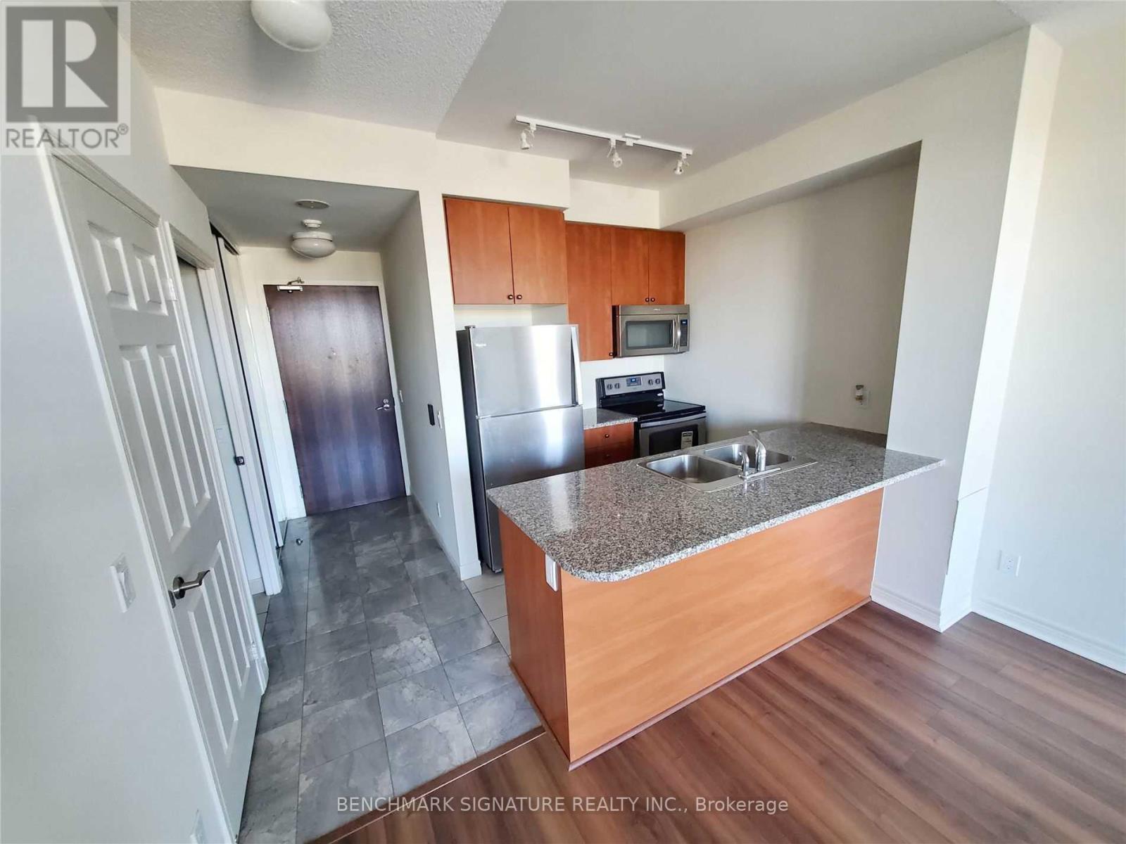 Photo of 217 - 339 RATHBURN ROAD W