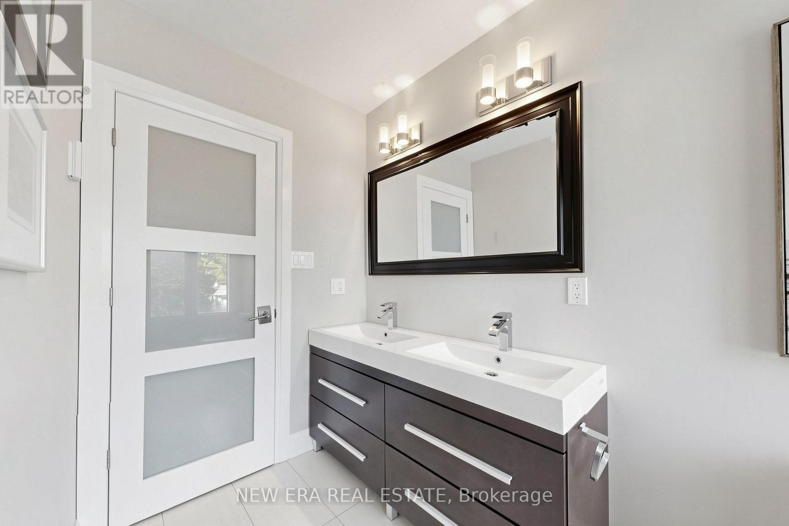 1423 BUNSDEN AVENUE - Image 32